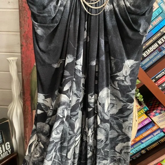 SKY Black and Gray Floral Top NWOT - Picture 3 of 5